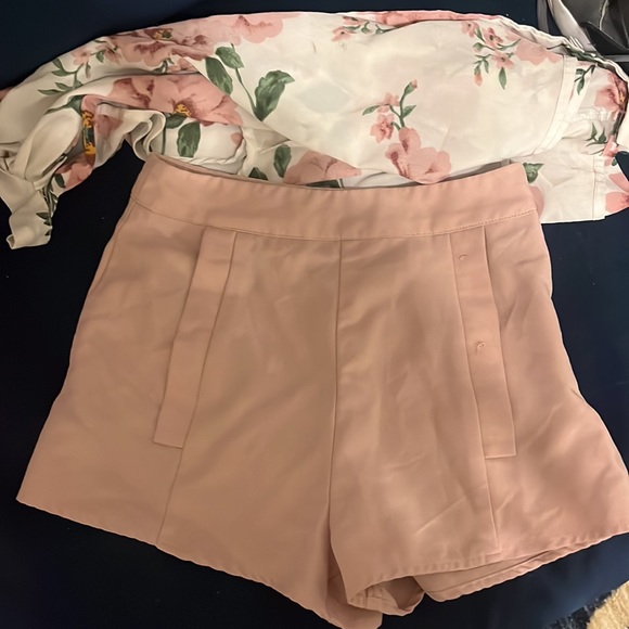 Hello beautiful beings, I’m selling some name brand items! ✨ - Picture 13 of 17